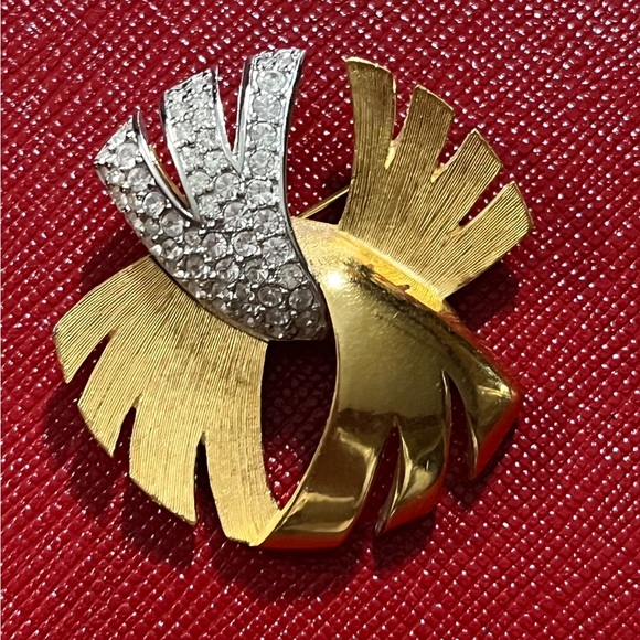 Givenchy Jewelry - Givenchy 1978 Paris NY Rhinestone Twisted Ribbon Gold Tone Pin Brooch Pendant